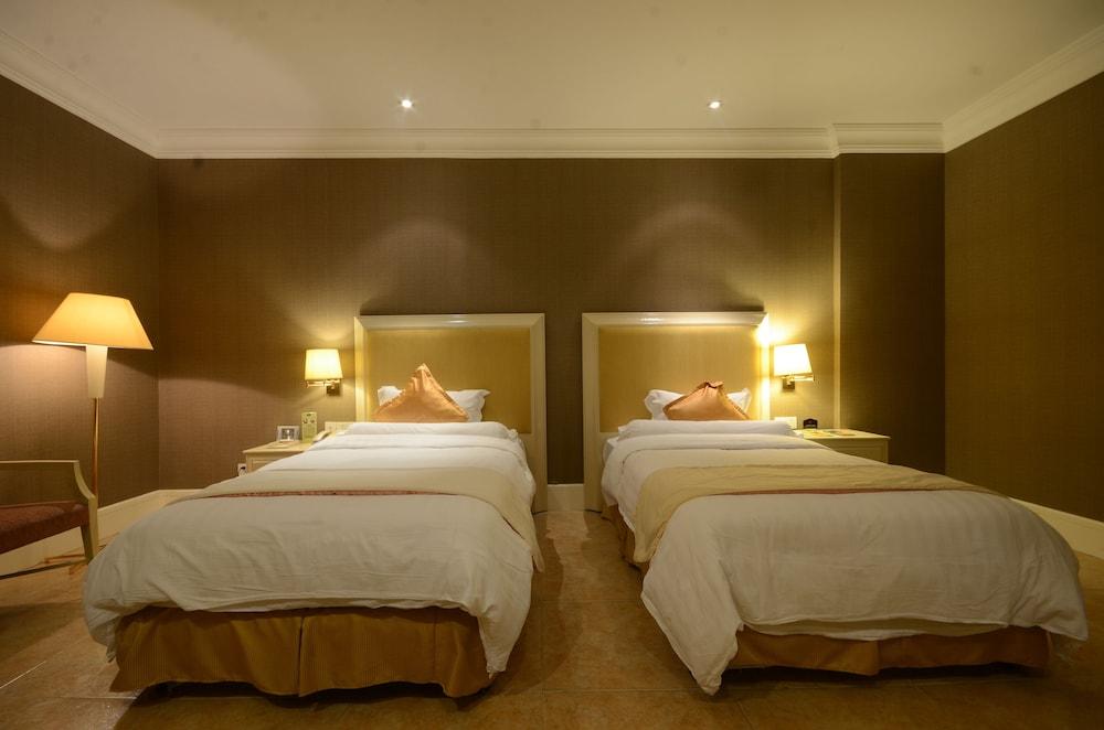 Fontana Hotel And Villas - Fontana Hot Spring Leisure Parks Mabalacat Bagian luar foto
