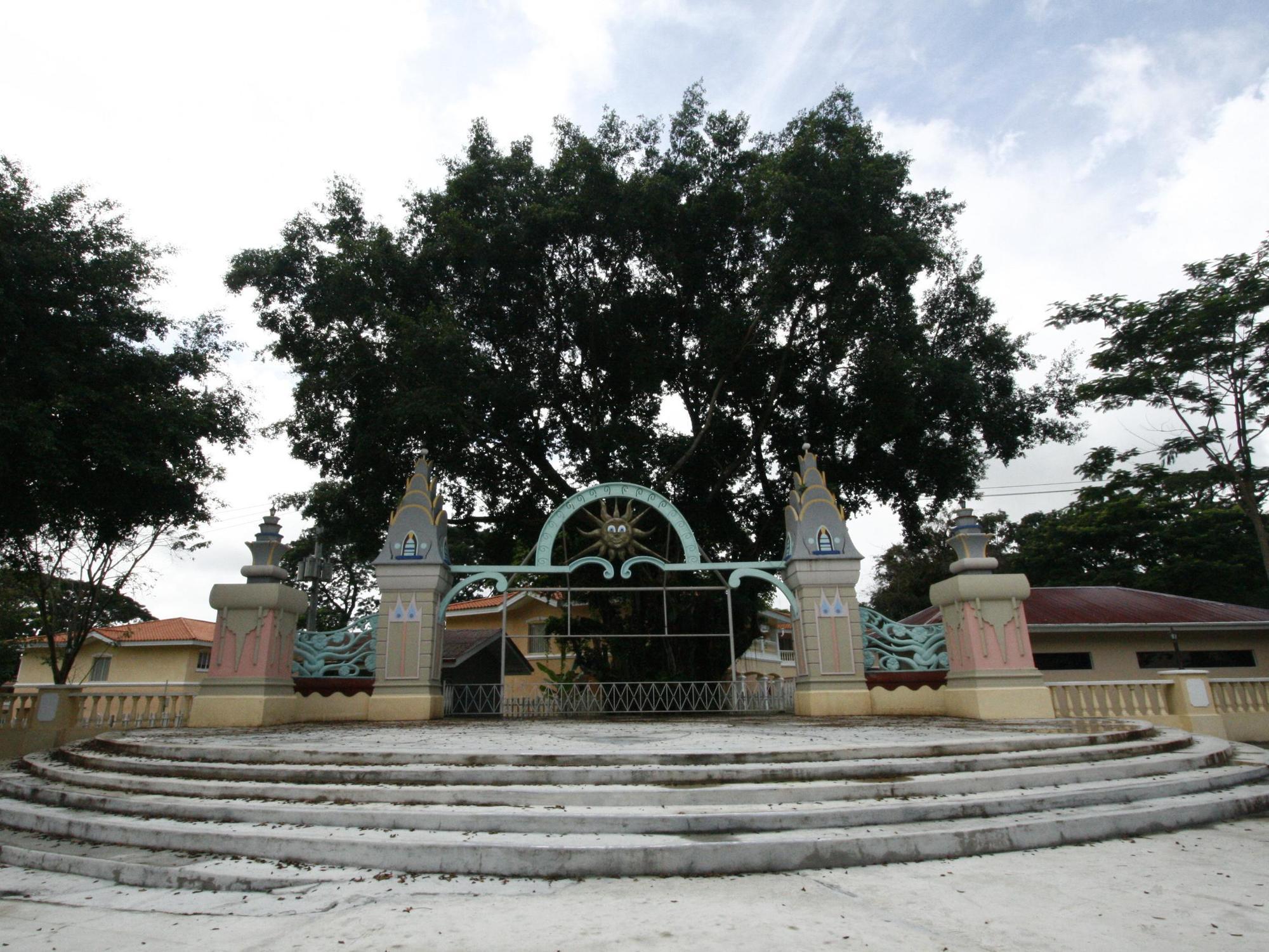 Fontana Hotel And Villas - Fontana Hot Spring Leisure Parks Mabalacat Bagian luar foto