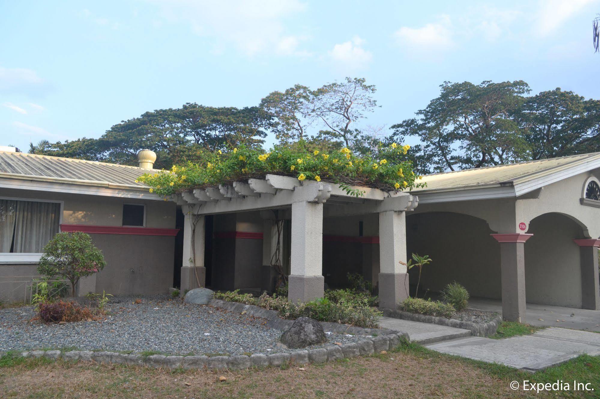 Fontana Hotel And Villas - Fontana Hot Spring Leisure Parks Mabalacat Bagian luar foto