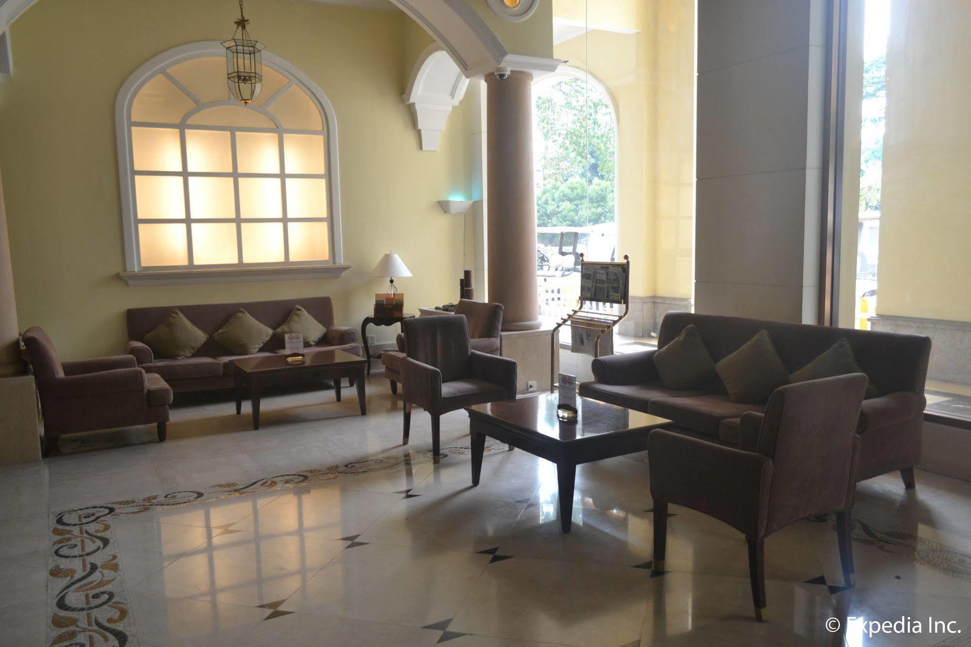 Fontana Hotel And Villas - Fontana Hot Spring Leisure Parks Mabalacat Bagian luar foto