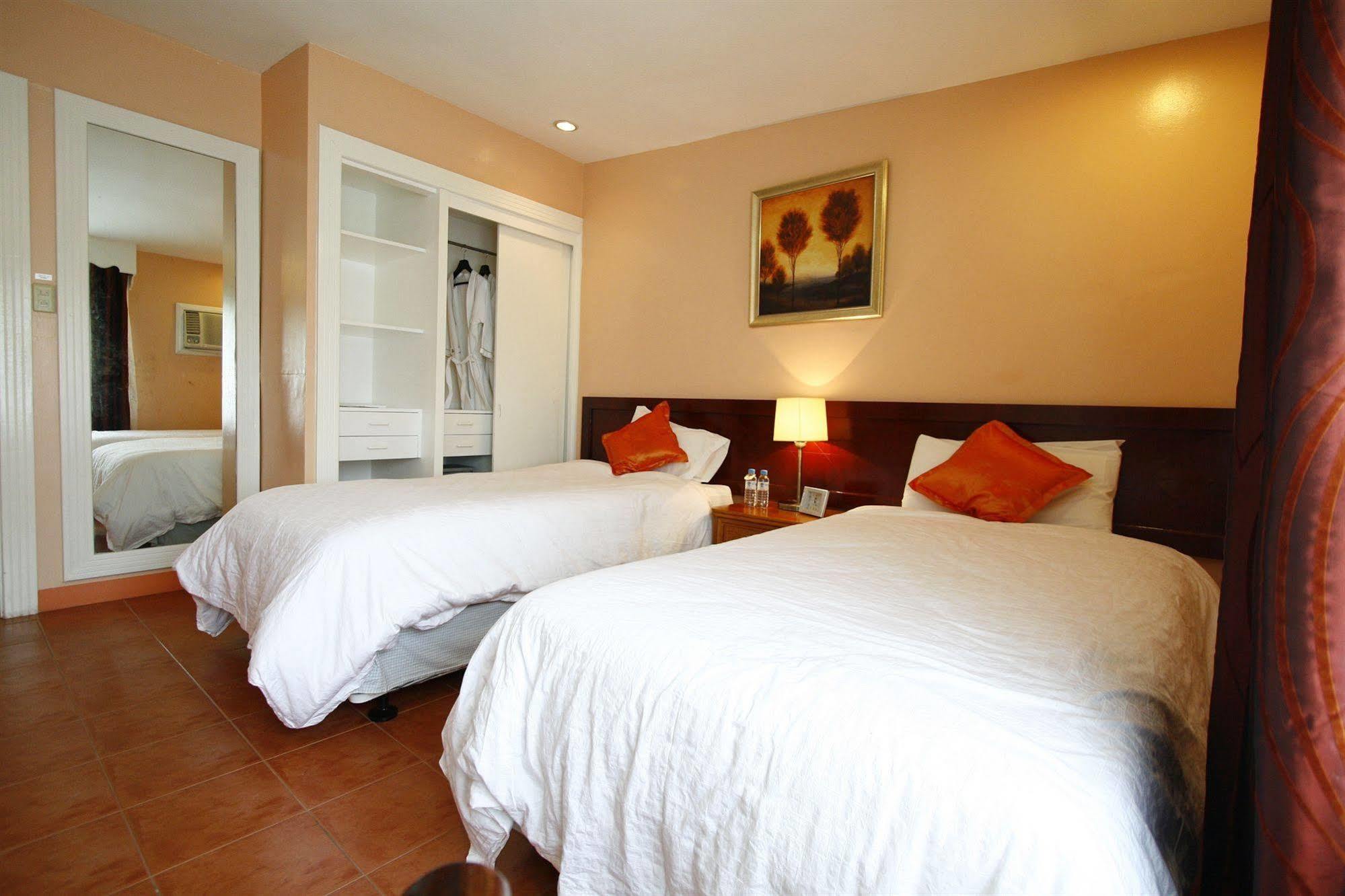 Fontana Hotel And Villas - Fontana Hot Spring Leisure Parks Mabalacat Bagian luar foto
