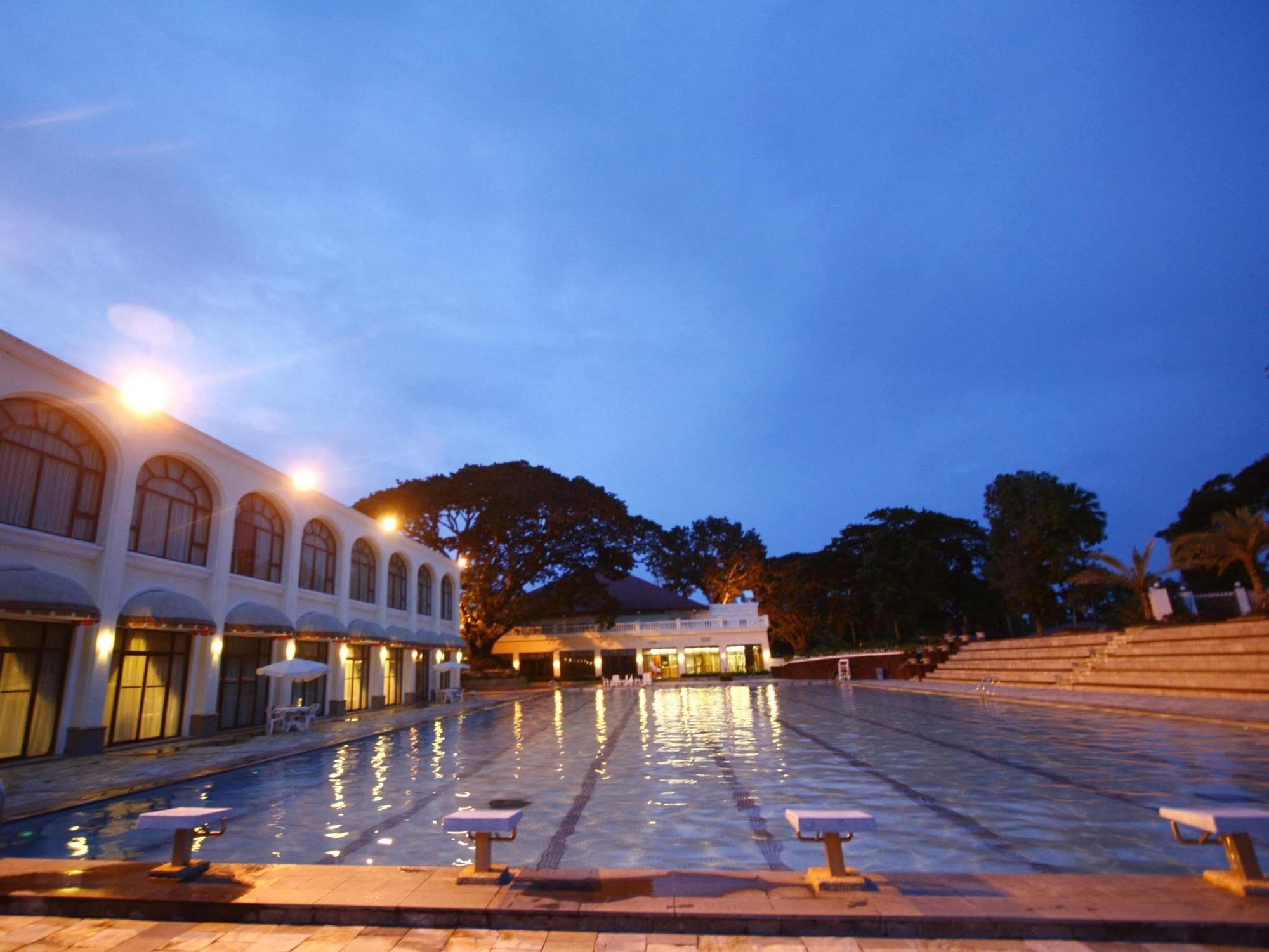 Fontana Hotel And Villas - Fontana Hot Spring Leisure Parks Mabalacat Bagian luar foto