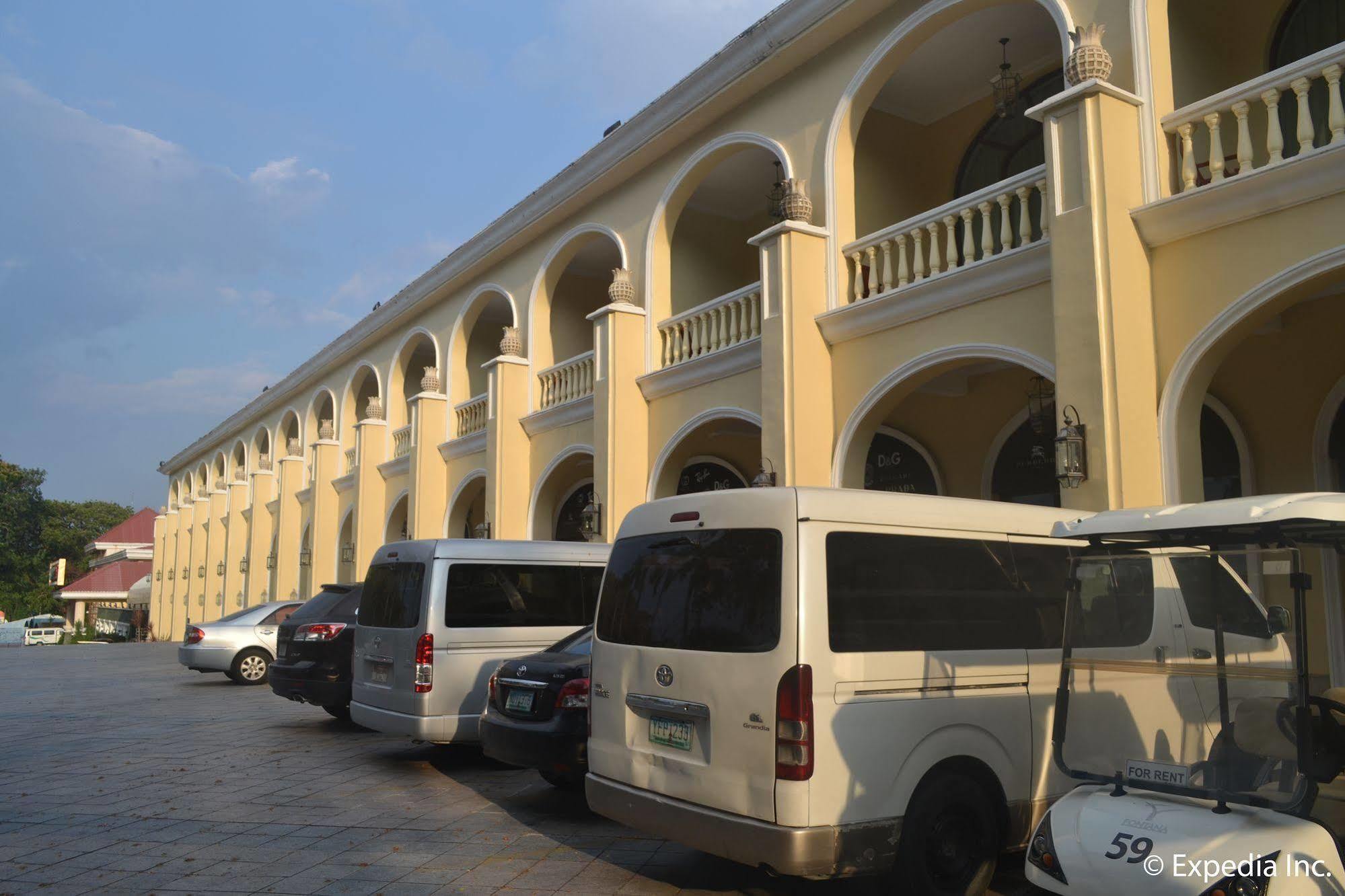 Fontana Hotel And Villas - Fontana Hot Spring Leisure Parks Mabalacat Bagian luar foto