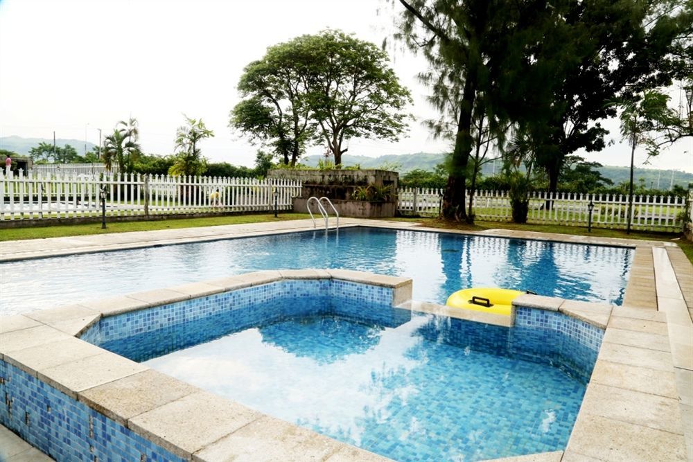 Fontana Hotel And Villas - Fontana Hot Spring Leisure Parks Mabalacat Bagian luar foto