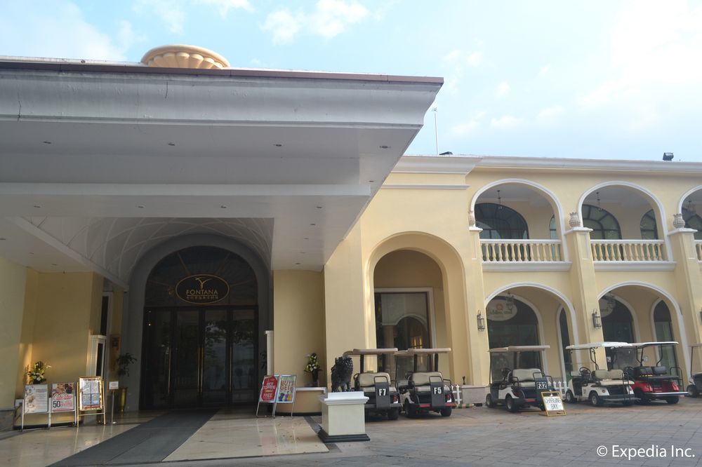 Fontana Hotel And Villas - Fontana Hot Spring Leisure Parks Mabalacat Bagian luar foto
